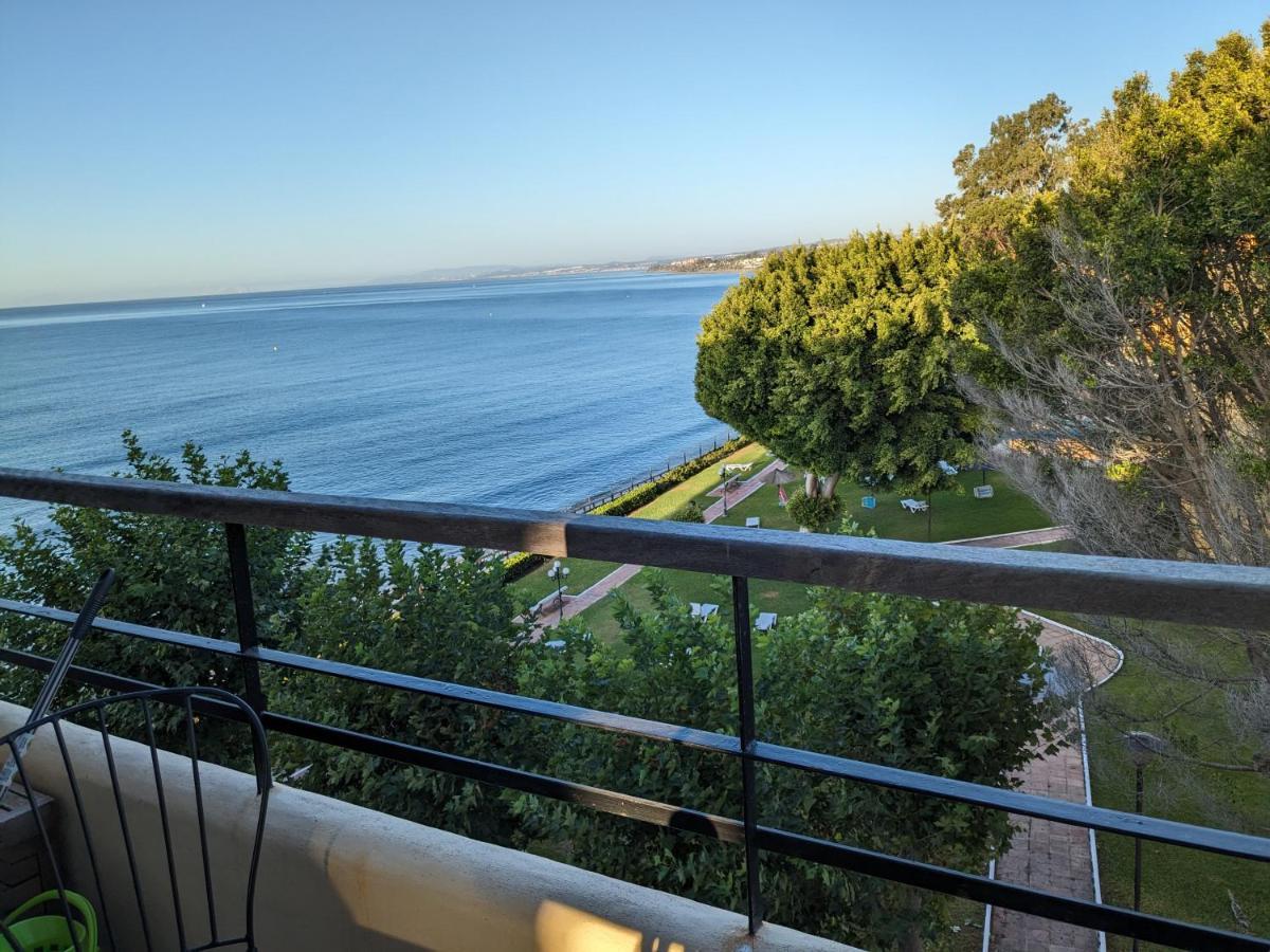 Seaside View Apartment Estepona Dış mekan fotoğraf